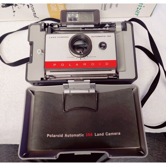 Vintage Polaroid Automatic 104 Land Camera Complete with Manual and Strap - Picture 1 of 16